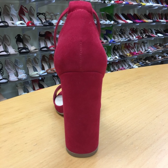1 Left Delicious Red Ankle Strap 4” HEEL Sandal 10 - Picture 6 of 8